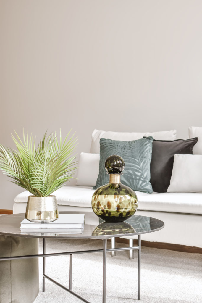 Oeuvre d'art avec table basse